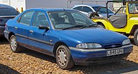 1994 Ford Mondeo LX 1.8 Front.jpg